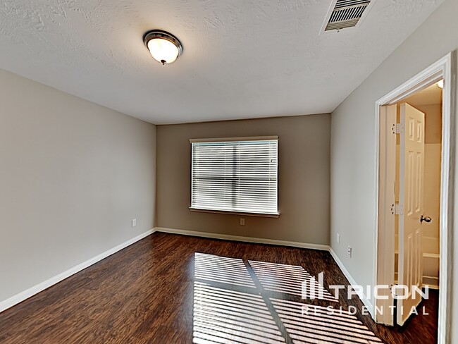 Building Photo - 21427 Jamals Way
