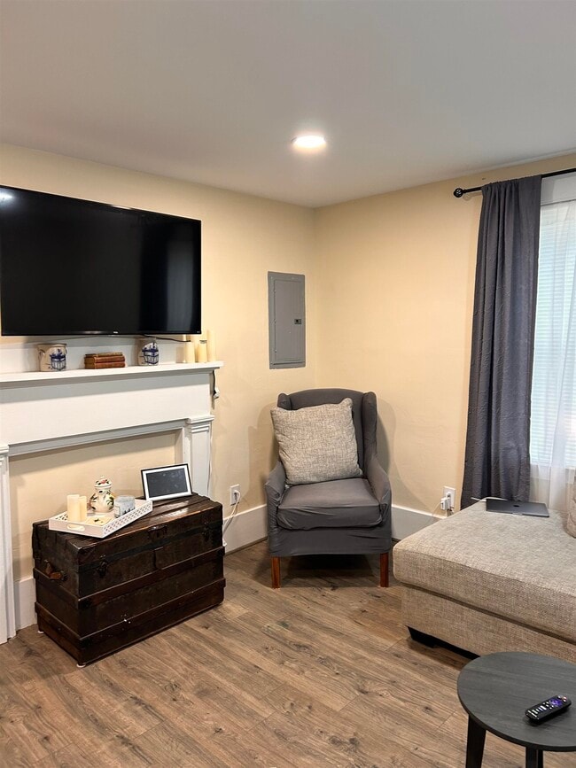 Building Photo - 565 White Mountain Hwy