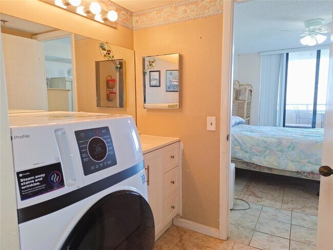 Building Photo - 6009 Sea Ranch Dr