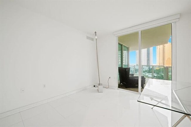 Building Photo - 200 Sunny Isles Blvd
