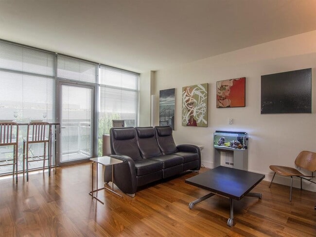 Building Photo - 2911 2nd Ave