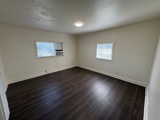 Building Photo - 4116