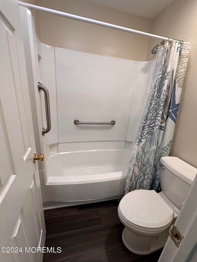 Building Photo - 88 Greenwood Dr