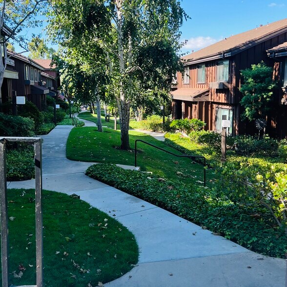 Lovely gardens - 1304 Stonewood Ct