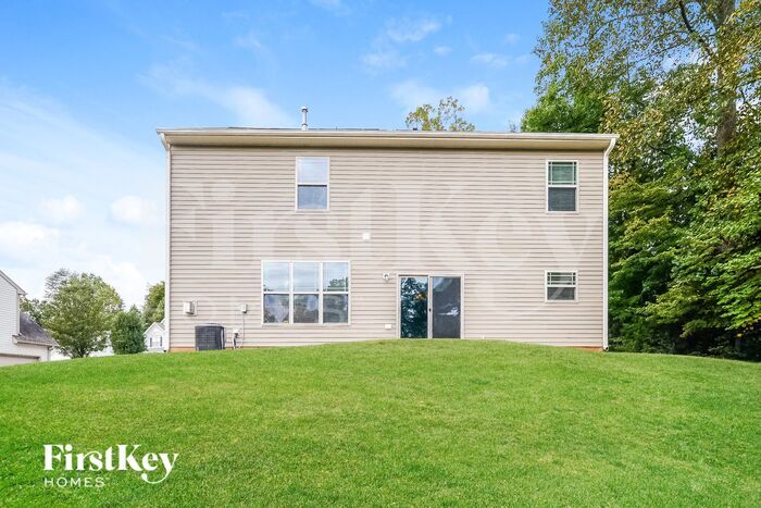 Building Photo - 5519 Pinebrook Ln