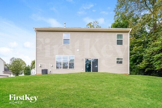 Building Photo - 5519 Pinebrook Ln
