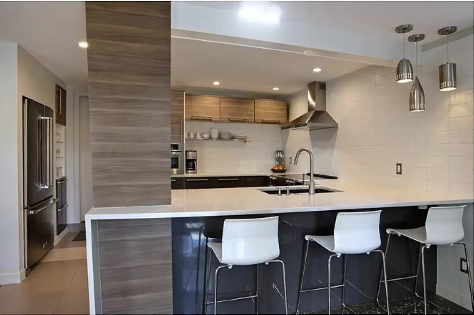 Building Photo - 3704 N Longview Ave