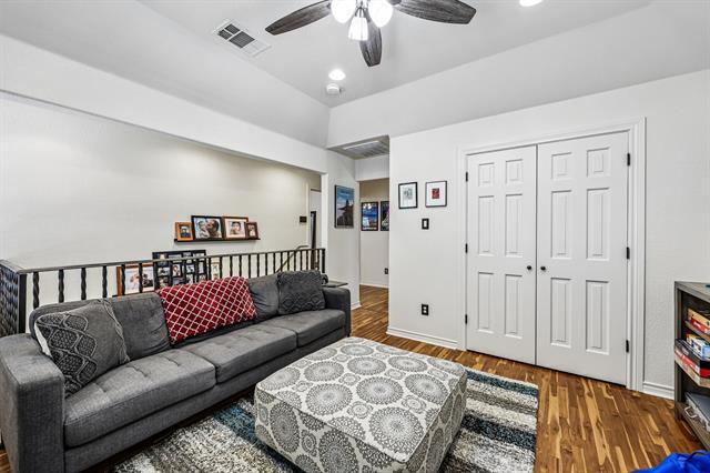 Building Photo - 221 N Lucas Dr