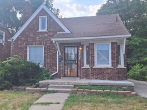 Building Photo - Charming 3 bedroom brick bungalow