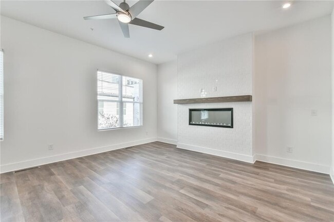 Building Photo - 490 Harmony Ter NW