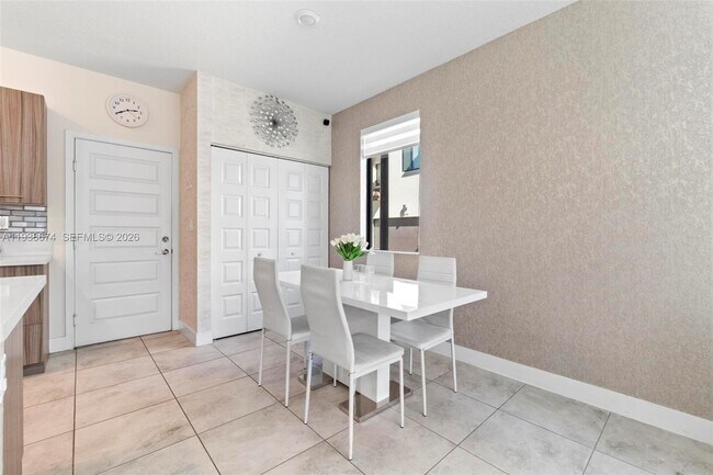 Building Photo - 8367 Central Park Blvd