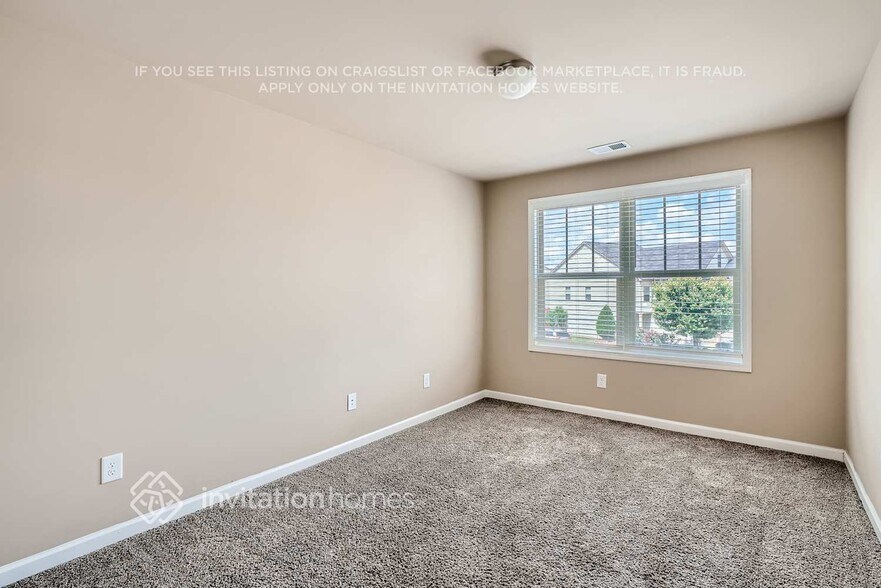 Building Photo - 3928 Lake Manor Way