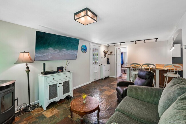 Building Photo - 59 Deer Trail S