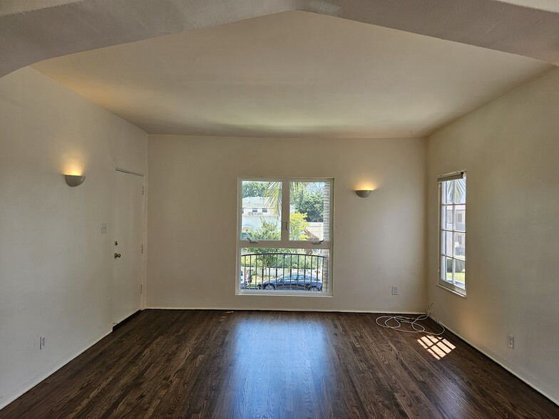 Building Photo - 751 N Edinburgh Ave