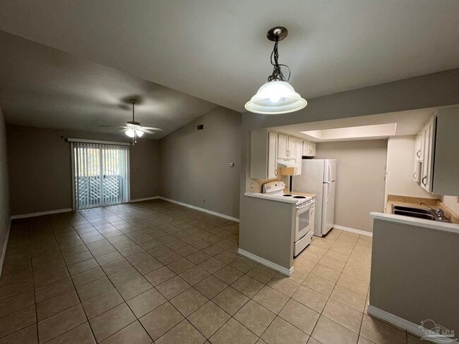 Building Photo - 9485 Sunnehanna Blvd