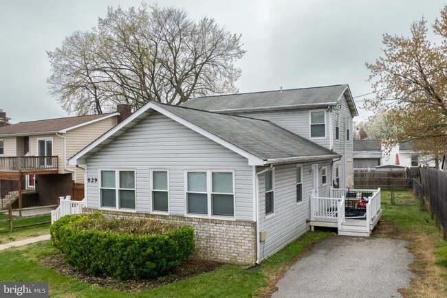 Building Photo - 829 Shore Dr