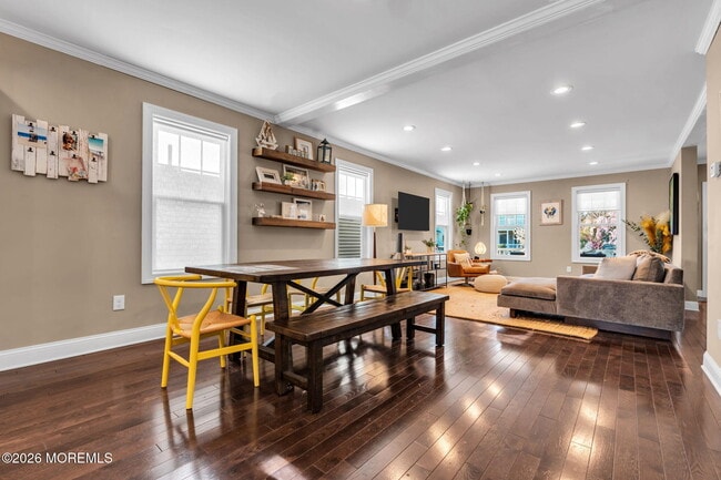 Building Photo - 510 Lareine Ave