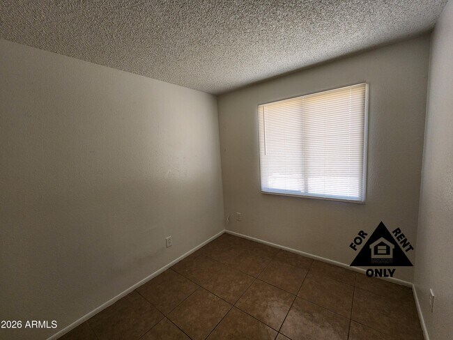 Building Photo - 3120 N 67th Ln
