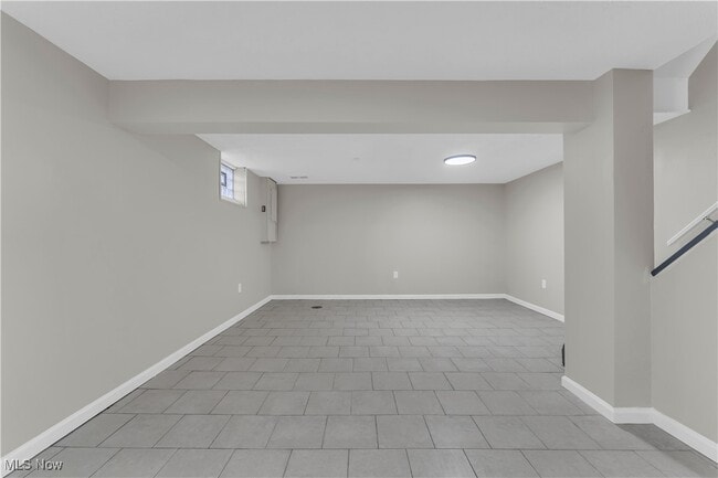 Building Photo - 1392 E 263rd St