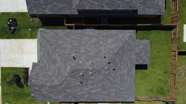 Building Photo - 7739 Bergamot Cir