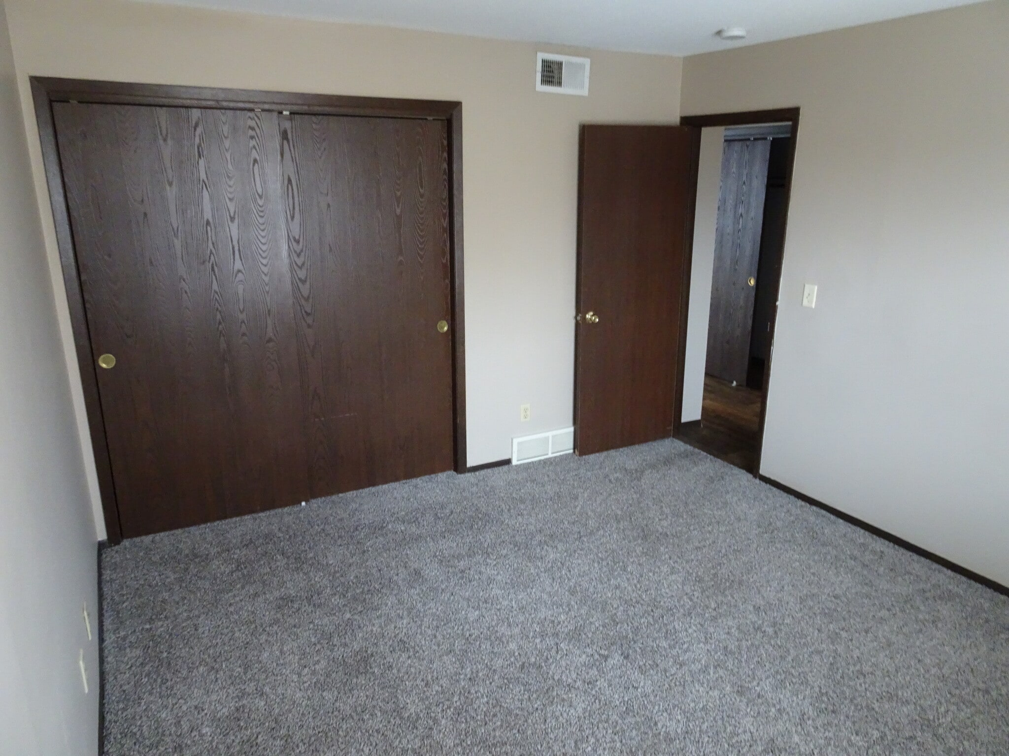 Bedroom - 404 Plaza Heights Rd