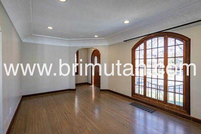 Building Photo - 1572 E Kensington Ave