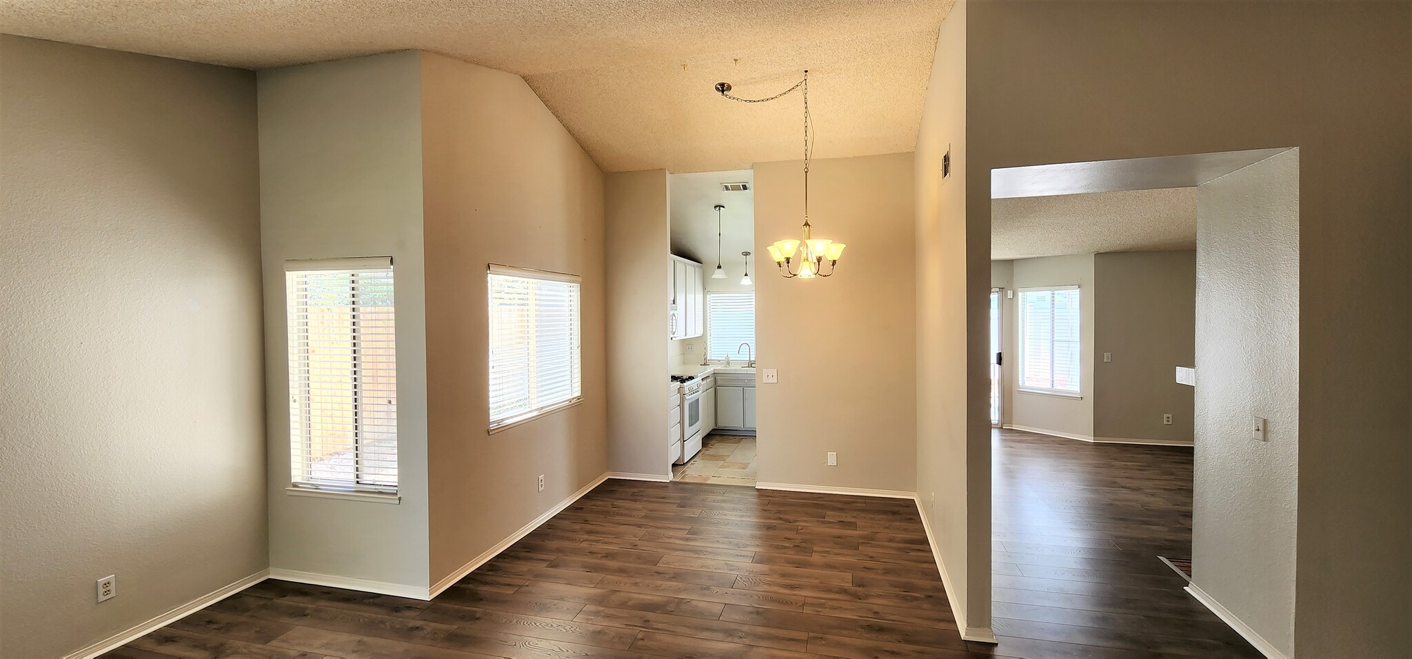 Building Photo - 3219 W Avenue J4