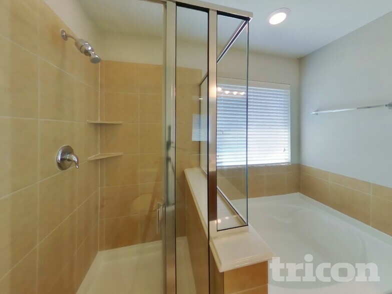 Building Photo - 528 Shell St