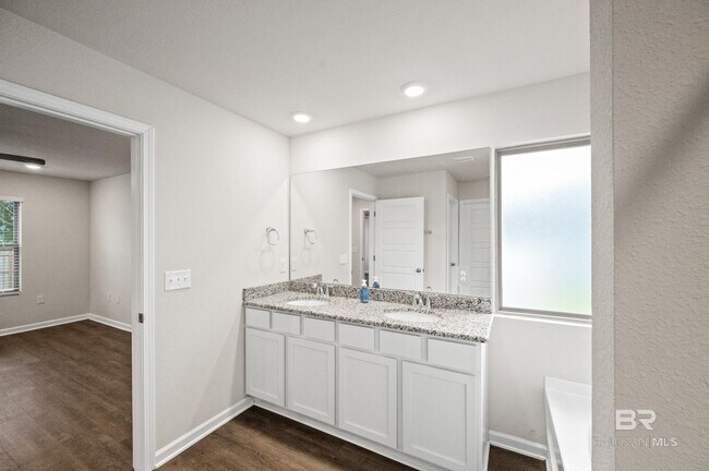 Building Photo - 32206 Terranova Lp