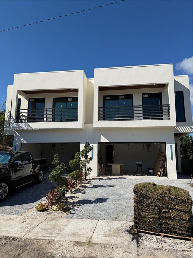 Primary Photo - 1321 NE 13th Ave