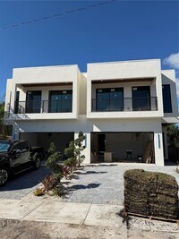 Building Photo - 1321 NE 13th Ave