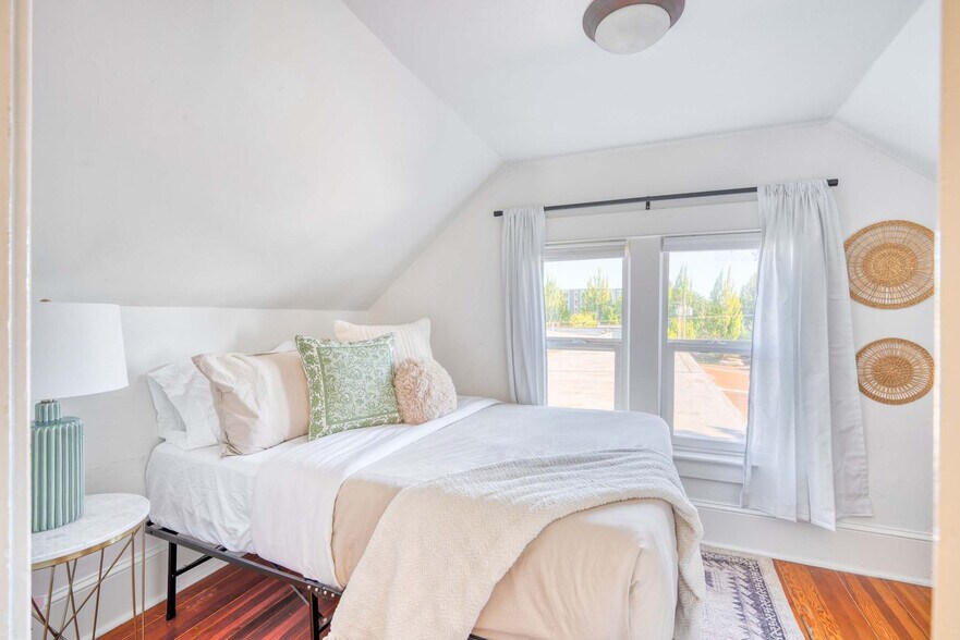 Building Photo - 4500 NE Garfield Ave.