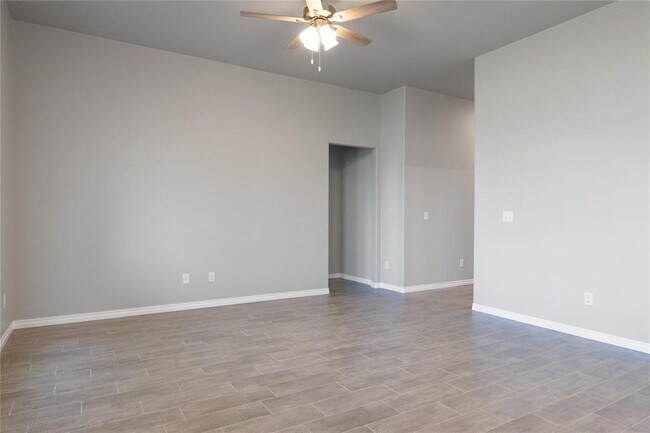 Building Photo - 1013 SE 30th St