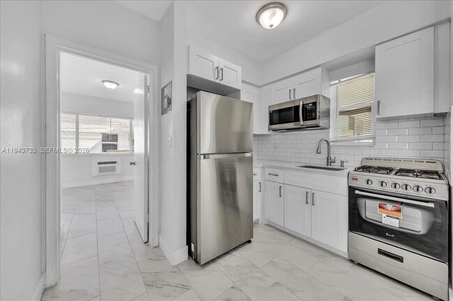 Building Photo - 1839 Funston St