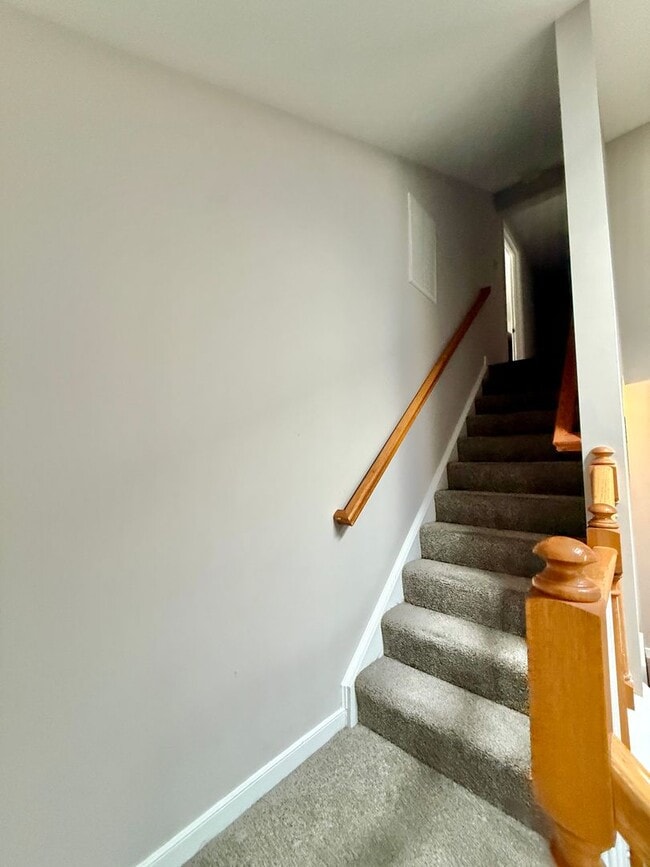 Building Photo - $2545- SPACIOUS 4 BEDROOM 2.5 BATH HOME IN GLEN ALLEN