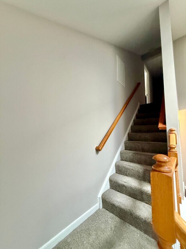 Building Photo - SPACIOUS 4 BEDROOM 2.5 BATH HOME IN GLEN ALLEN