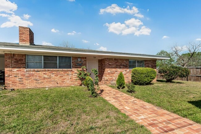 Building Photo - 207 S Temple St