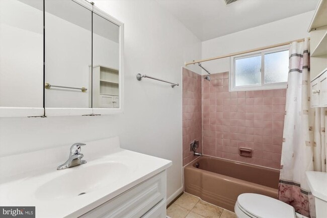 Building Photo - 6916 Southridge Dr