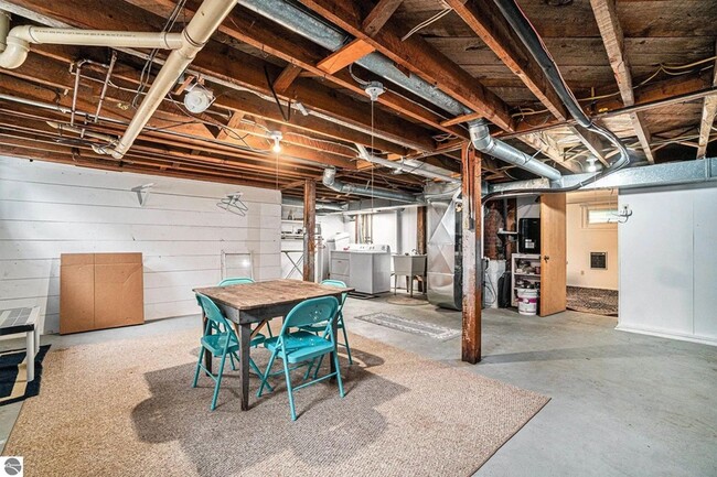 Building Photo - Fully-Furnished Retreat in the Heart of Su...