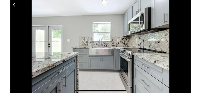 Building Photo - 13804 Kendale Lakes Dr