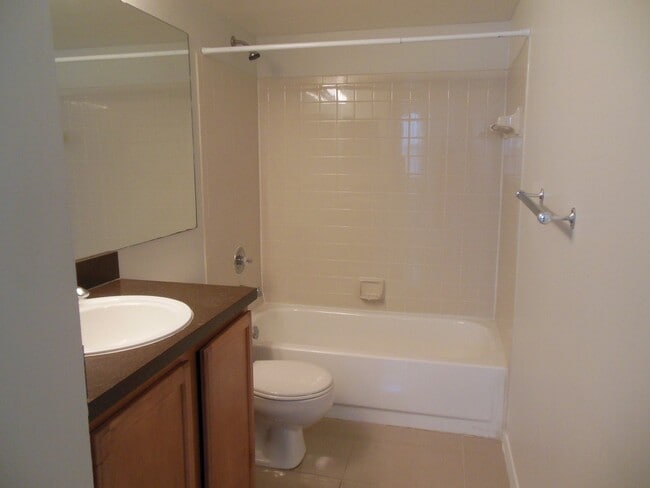 Building Photo - TWO BEDROOM TWO BATHROOM!! WATERFRONT COMMUNITY!!