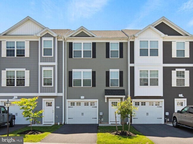 Building Photo - 90 Penstock Ln