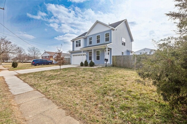 Building Photo - 4 bed/2.5 bath Ready Now- Norfolk