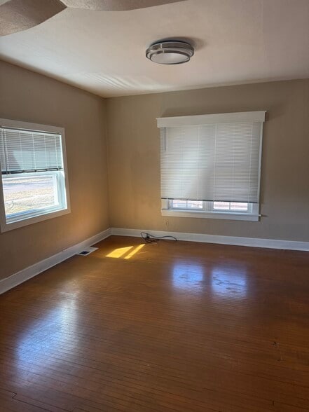 Building Photo - 823 Craite Ave