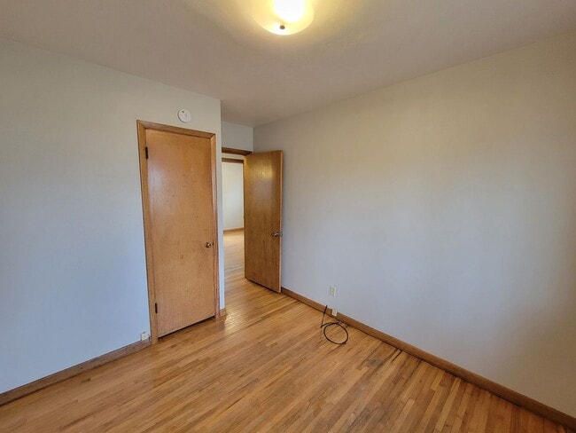 Building Photo - 4 Bed 2 Bath house for Rent!
