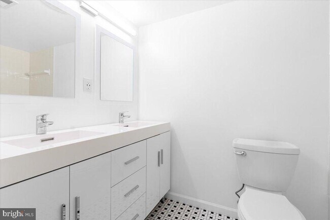 Building Photo - 1745 Edgewood Hill Cir