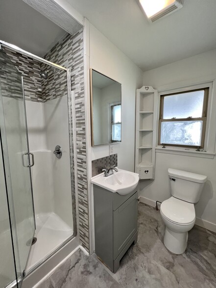 bathroom 1 - 614 N College Ave