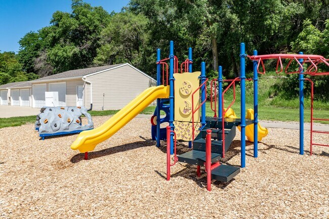 Building Photo - Welcome Home to Lincoln Woods: Modern Livi...