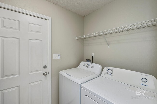 Building Photo - 16955 Heartland Cir