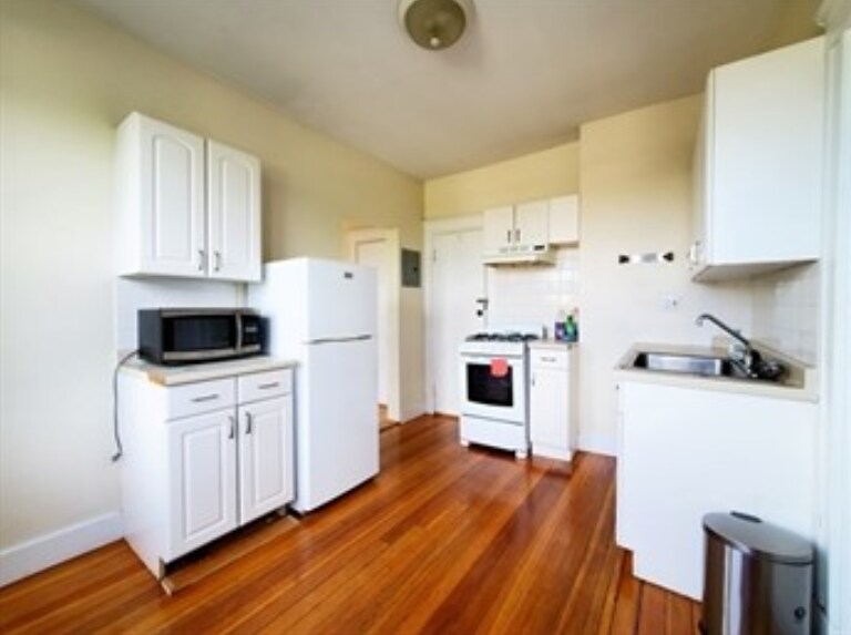 Building Photo - 305 Harvard St